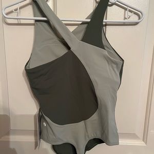 Lululemon onesie tank top new size 4